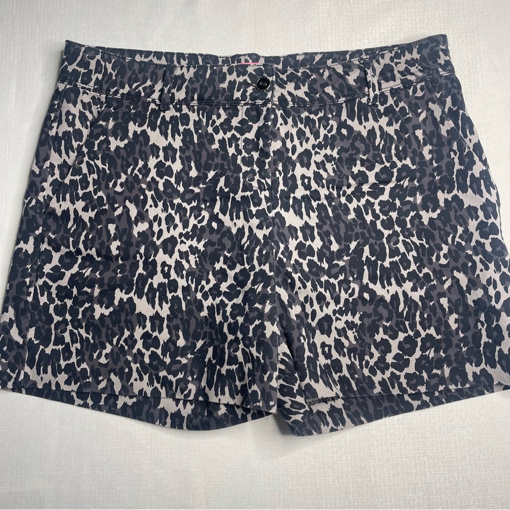 Women’s Isaac Mizrahi leopard cheetah shorts size 14